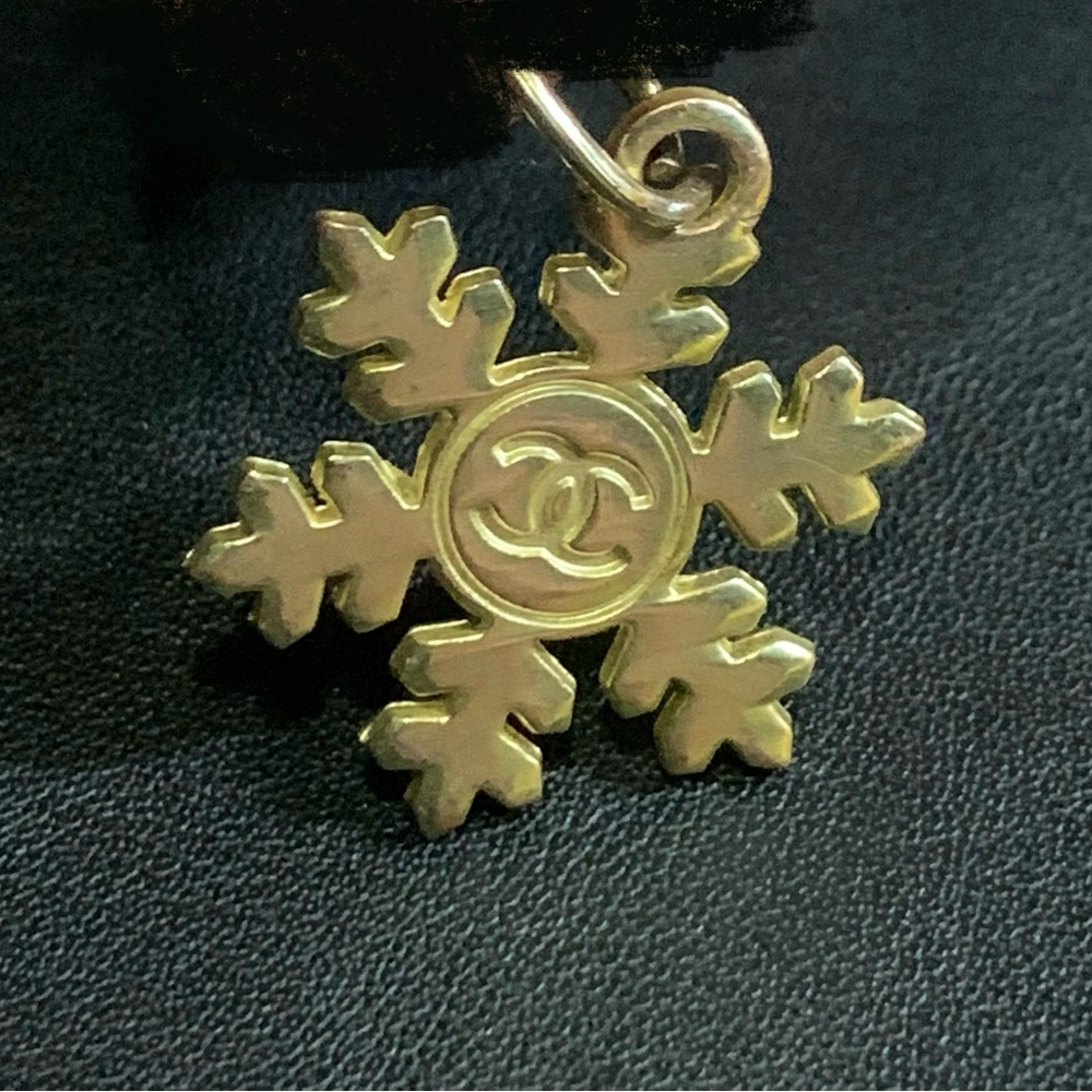 Vintage Chanel Gold Plated Snowflake Bag Charm Genuine